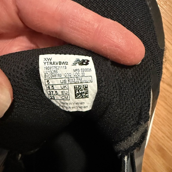 SOLD SOLD SOLD Kids New Balance Black and White Athletic Shoes size 5XW - Picture 8 of 8